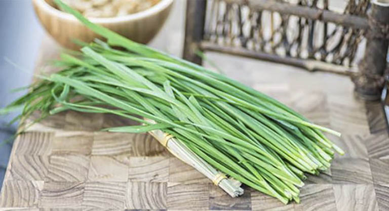 Chữa xuất tinh sớm bằng lá hẹ được nhiều quý ông truyền tai nhau