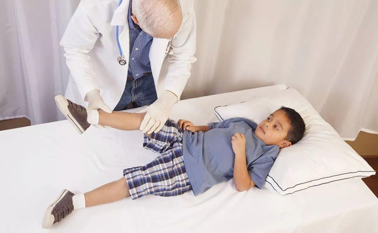 Bệnh viêm khớp háng ở trẻ em là gì?