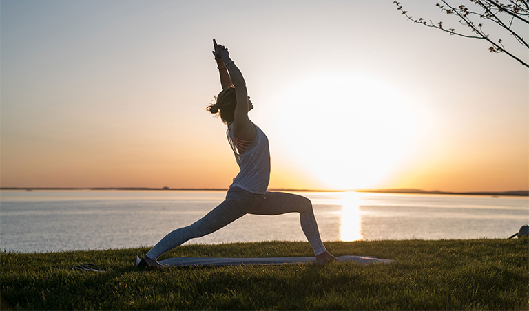 yoga trị liệu thoái hóa khớp gối 