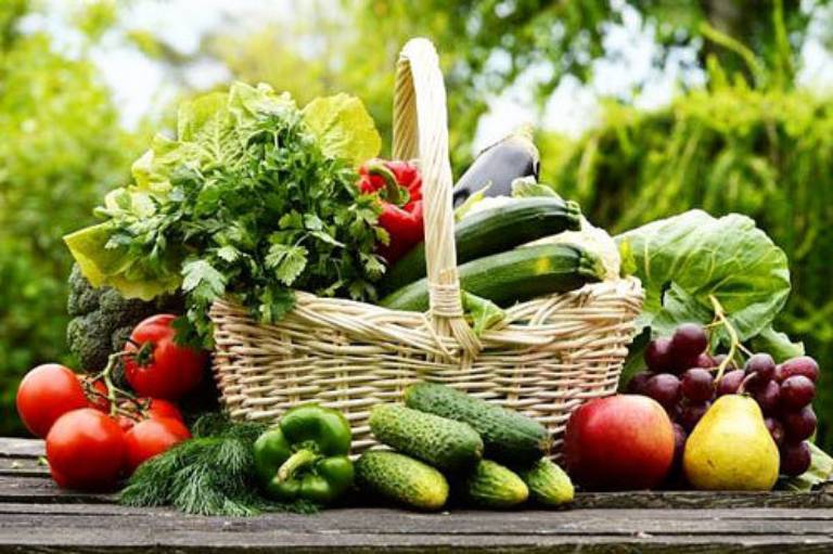 Ăn nhiều rau xanh là biện pháp phòng ngừa viêm da tiết bã hiệu quả.