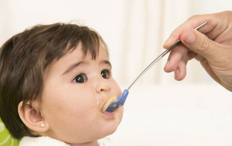 Trẻ bị nổi mẩn ngứa quanh miệng và các bệnh lý