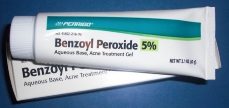 Thuốc bôi Benzoyl peroxyd chuyên sử dụng để điều trị mụn nhọt ở mông