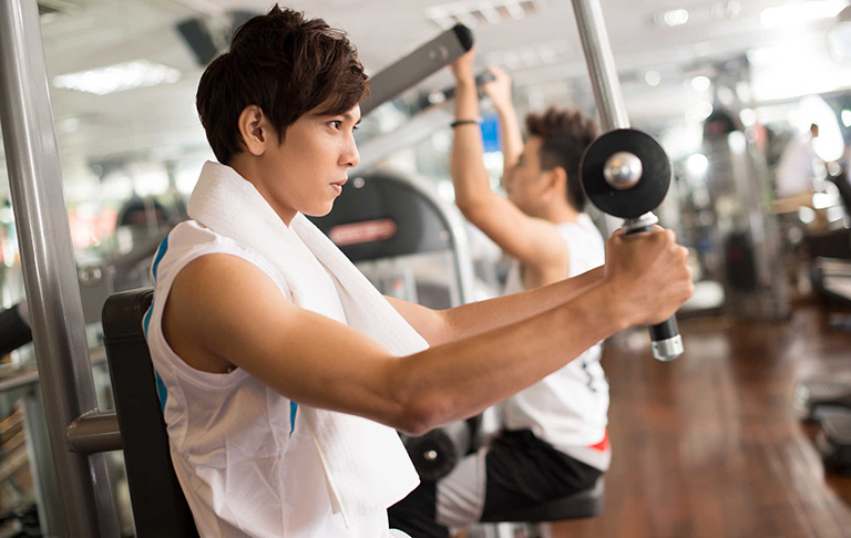 Có nên tập gym khi bị gai cột sống?