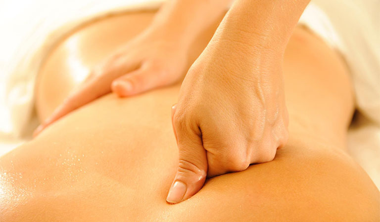 massage giảm đau lưng