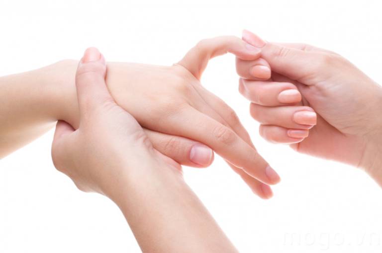 Cách xử lý khi tay bị tê sau khi ngủ dậy