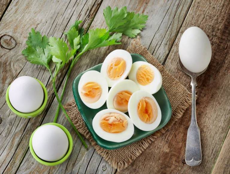 Luộc trứng là cách chế biến tốt nhất cho người bệnh gút