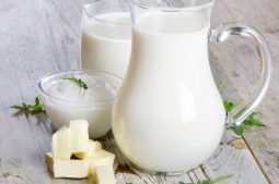 Người bệnh gút có thể uống sữa nhưng phải đúng loại, đúng liều lượng