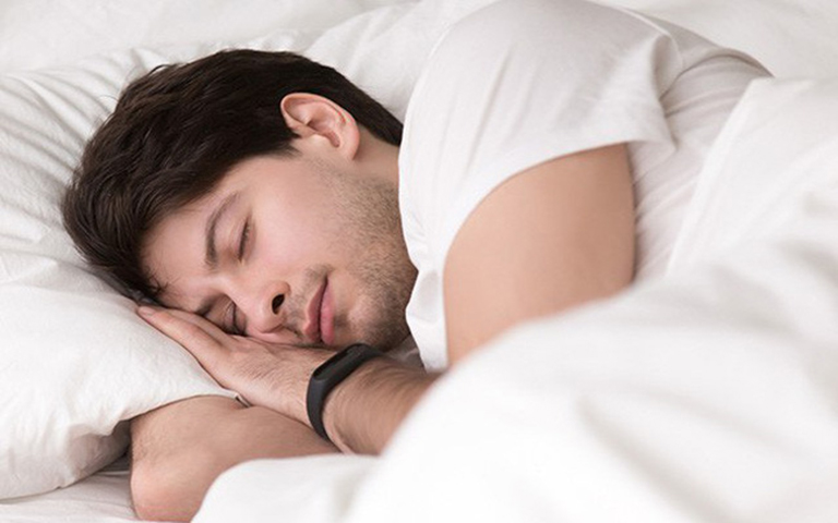 Giấc ngủ ảnh hưởng rất lớn đến khả năng cương cứng và ham muốn tình dục ở nam giới