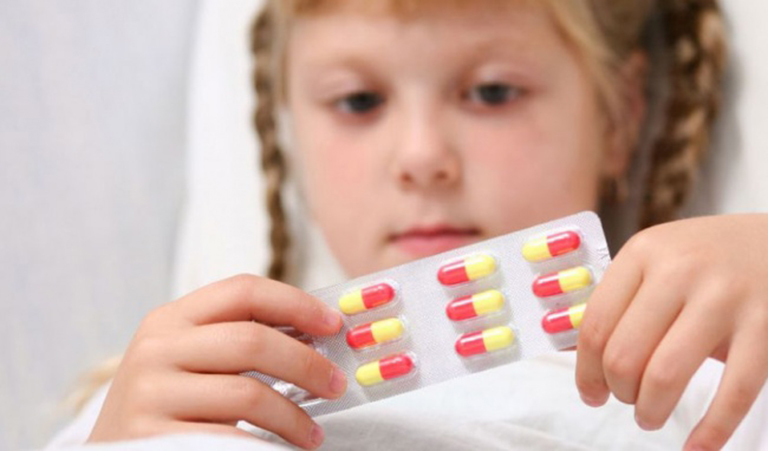 Điều trị viêm đường tiết niệu ở trẻ em bằng các loại thuốc kháng sinh theo chỉ định của bác sĩ