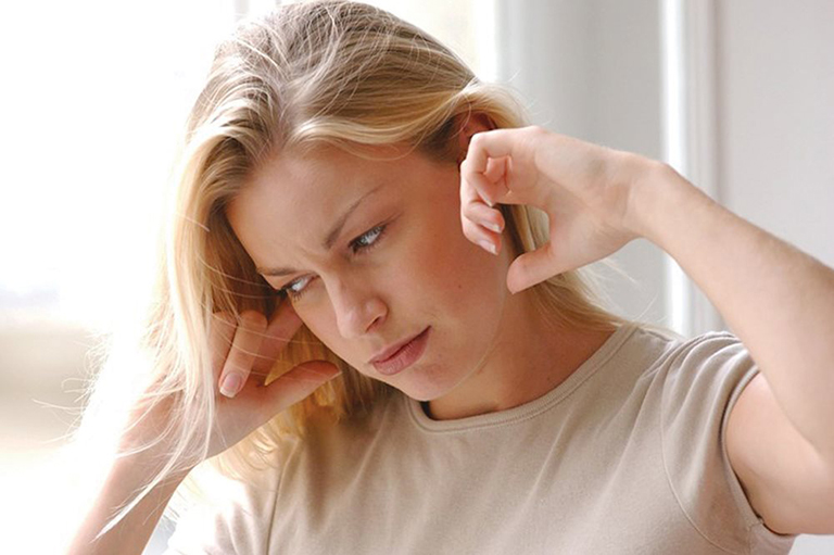 1. Triệu chứng nhận biết viêm tai giữa chứa dịch mủ