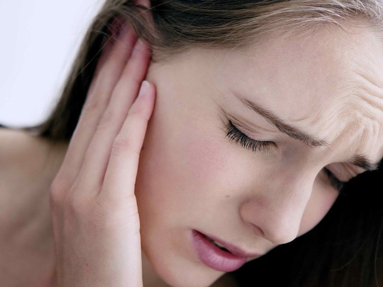 Viêm tai giữa ở người lớn – Nguyên nhân và Triệu chứng
