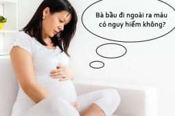 bà bầu đi ngoài ra máu