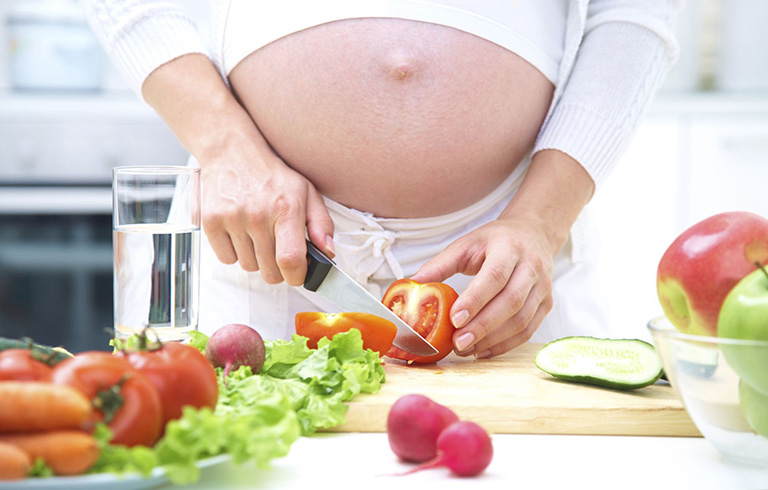 Điều chỉnh chế độ ăn uống trong thời kì mang bầu