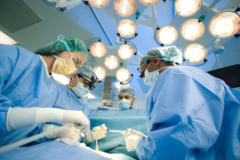 Chi phí cắt trĩ phụ thuộc vào 3 yếu tố chính: phương pháp phẫu thuật, cơ sở vật chất nơi nơi thực hiện và tình trạng sức khỏe của người bệnh