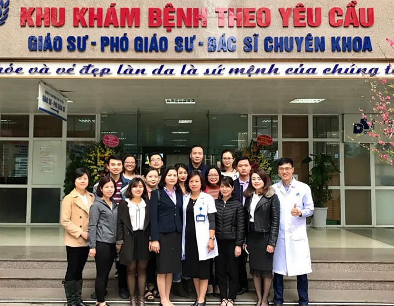 Bệnh viện Da liễu TW là nơi quy tụ đội ngũ bác sĩ, tiến sĩ có chuyên môn cao, nhiều năm kinh nghiệm trong công tác khám, điều trị bệnh về da.