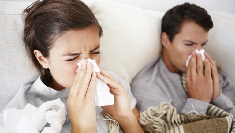 Dấu hiệu nhận biết bệnh viêm xoang là mệt mỏi, chảy nước mũi, dịch nước mũi có mùi hôi, đau nhức đầu và vùng mặt,...