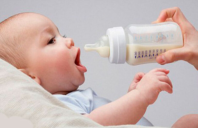 sữa cho trẻ sơ sinh bị táo bón