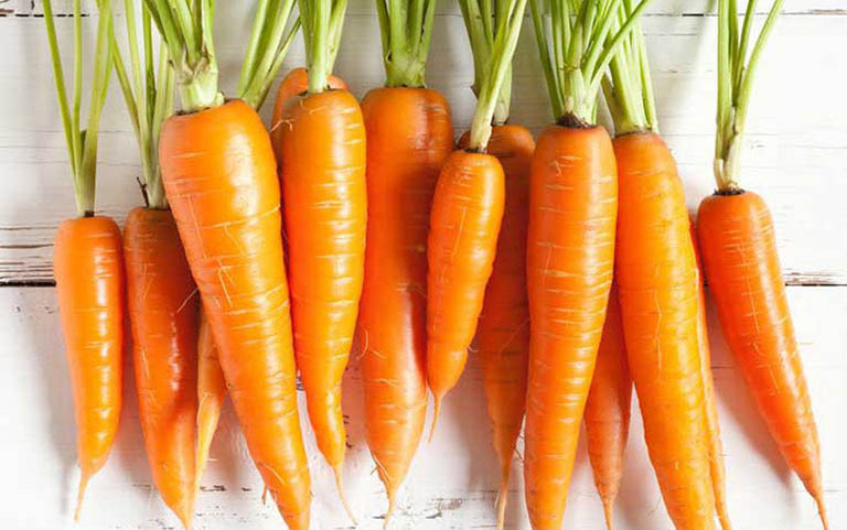 Bệnh vảy nến nên ăn cà rốt