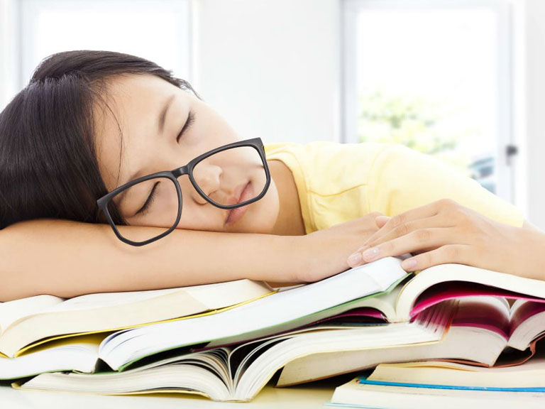 áp lực học tập gây khó ngủ