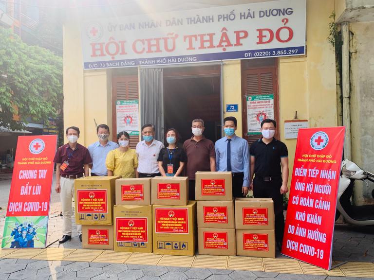 thuốc dân tộc trao tặng khẩu trang