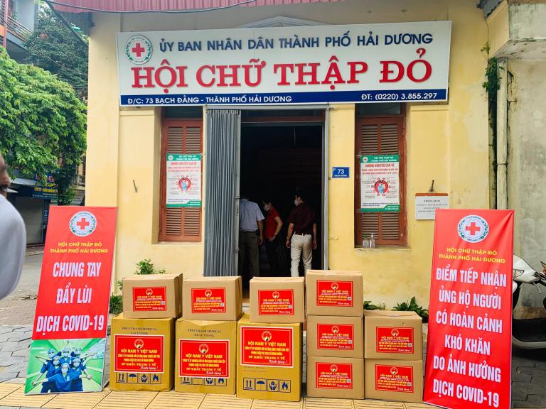 thuốc dân tộc trao tặng khẩu trang