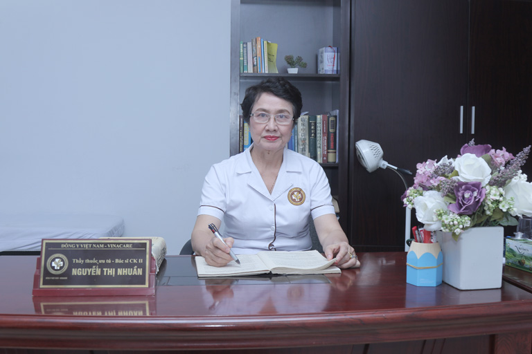 Bác sĩ Nguyễn Thị Nhuần - Giám đốc Chuyên môn Trung tâm Da liễu Đông y Việt Nam 