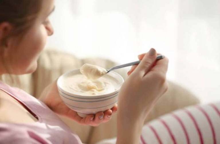 Bị rối loạn tiêu hóa có nên ăn sữa chua không?