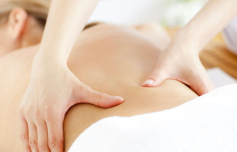 massage giảm đau lưng