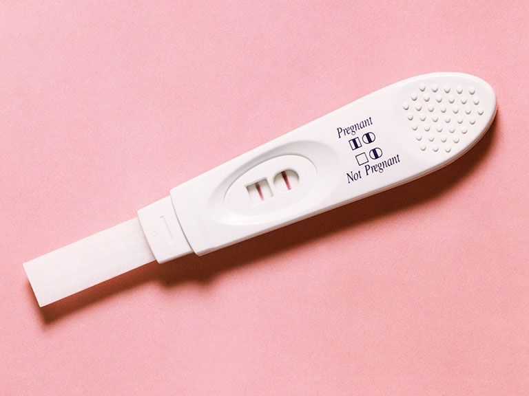 Mang thai ngoài tử cung thử que có biết không?
