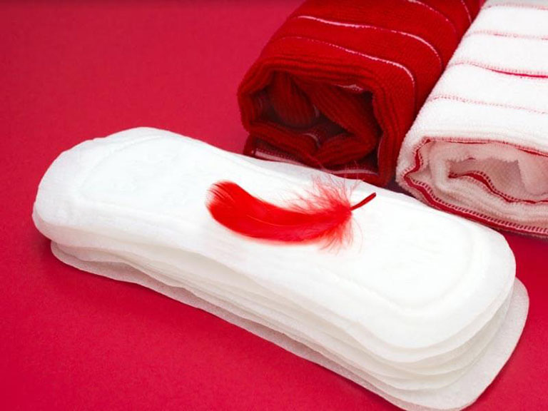 Ra máu sau khi mổ thai ngoài tử cung