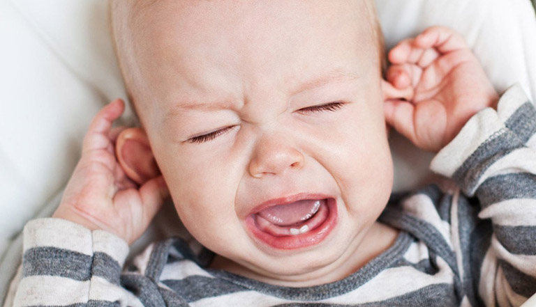 Dấu hiệu nhận biết viêm tai giữa mạn tính ở trẻ em