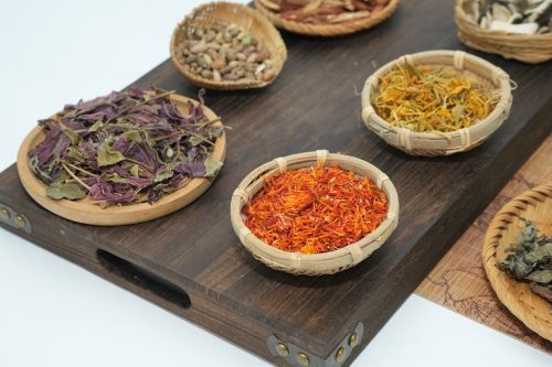 Bài thuốc Phụ Khoa Thuốc dân tộc là sự kết hợp từ hơn 30 thảo dược, phối chế dựa trên y lý YHCT