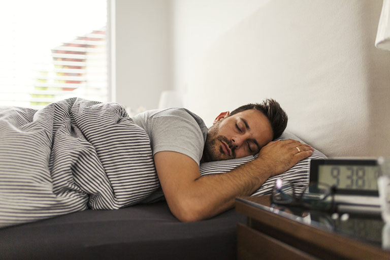 Các tư thế nằm ngủ người bệnh trào ngược dạ dày nên tránh