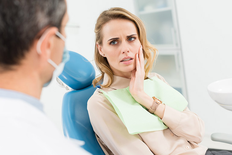 Nuốt phải thuốc diệt tủy răng rất nguy hiểm, nên nhanh chóng thăm khám bác sĩ để có biện pháp xử lý phù hợp