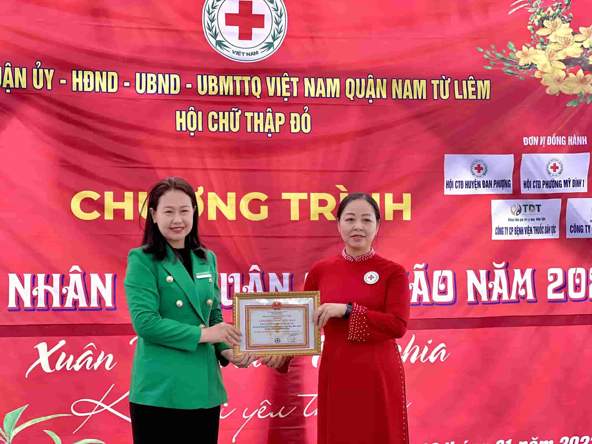 Hội Chữ Thập đỏ tặng bằng khen cho Thuốc Dân Tộc