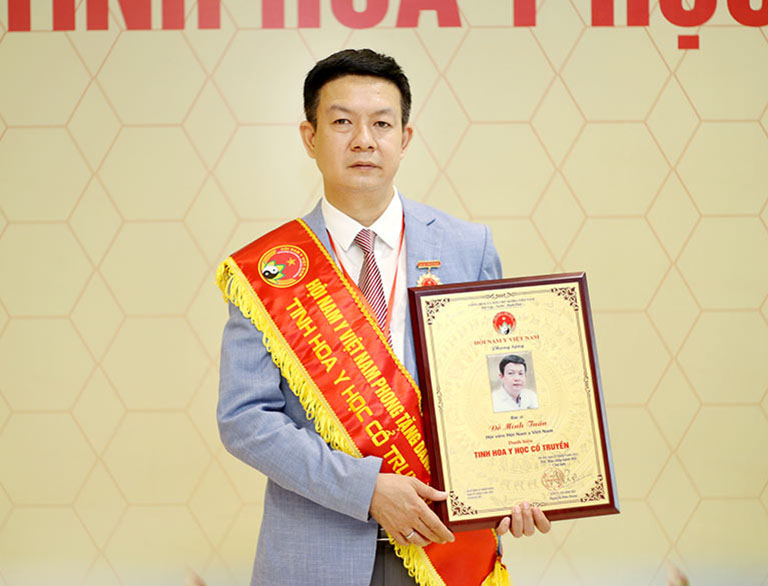 Lương y Đỗ Minh Tuấn chữa xương khớp uy tín