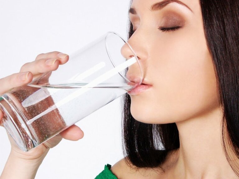 Lợi ích của việc uống nhiều nước đối với người đau dạ dày
