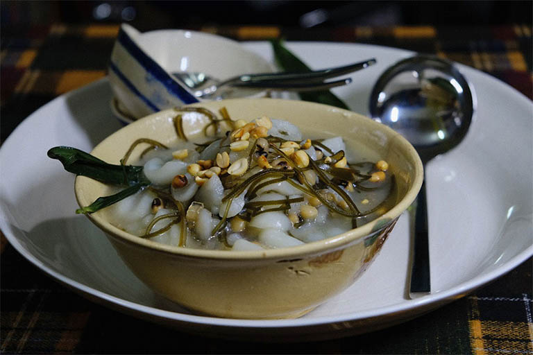 Chè dừa nước