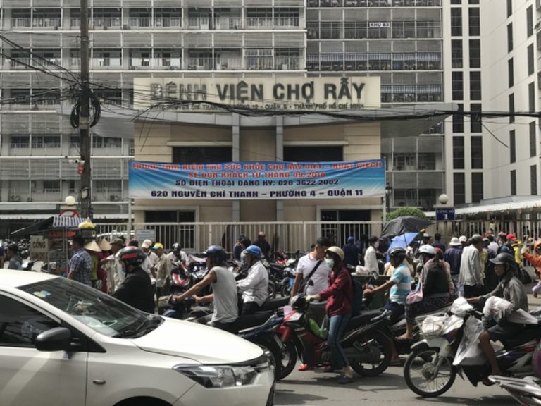 chữa tràn dịch khớp gối ở Bệnh viện Chợ Rẫy