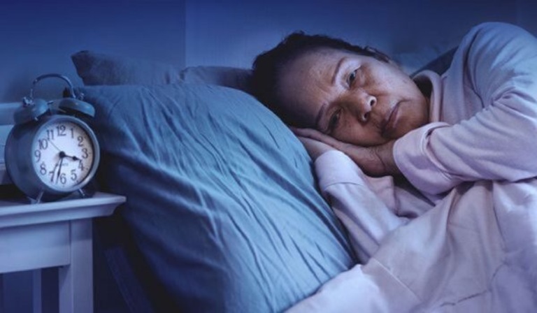 Rối loạn giấc ngủ khiến người bệnh ngủ chập chờn, khó đi vào giấc ngủ...