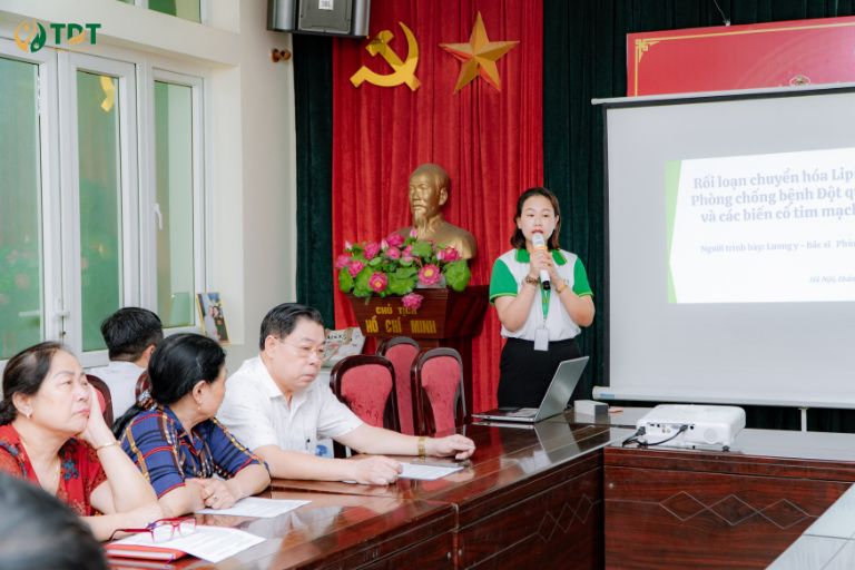 Bà Đinh Thị Kim Thoa phát biểu tại chương trình