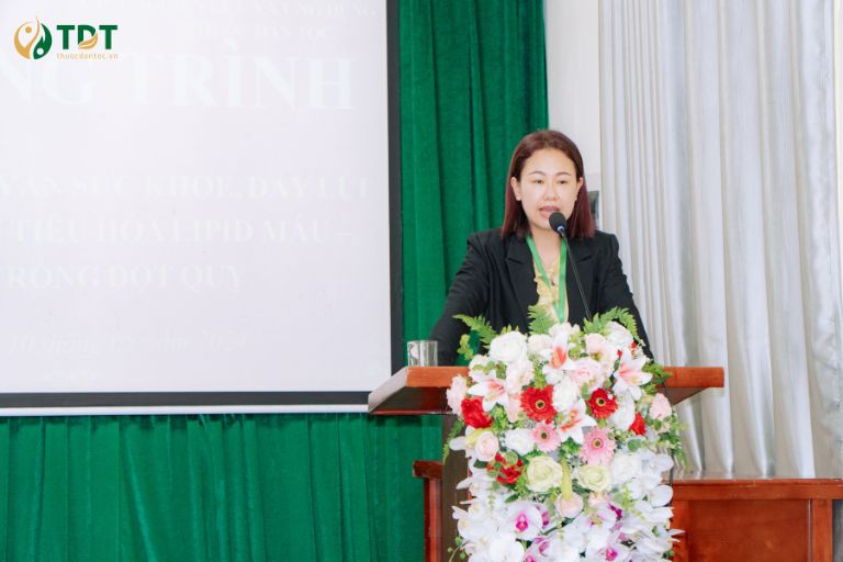 Bà Đinh Thị Kim Thoa phát biểu tại chương trình