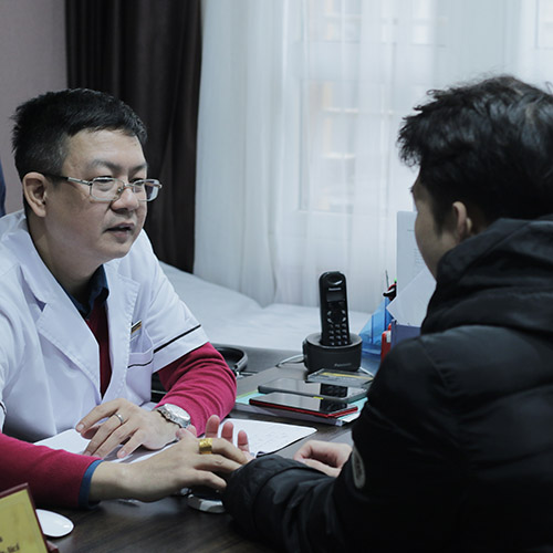 Trong quá trình dùng thuốc, các bác sĩ tại Đỗ Minh Đường sẽ theo sát liệu trình
