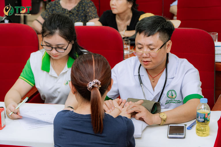 Người tham gia được trực tiếp các bác sĩ, chuyên gia đầu ngành thăm khám và tư vấn sức khỏe