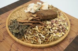 Bài thuốc dạ dày của Trung tâm Thuốc dân tộc là sự kết hợp của nhiều thảo dược quý