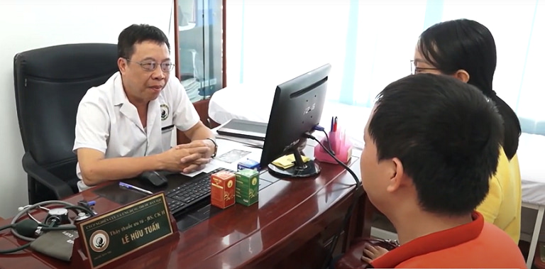 Mỗi bệnh nhân đều được thăm khám, tư vấn kỹ lưỡng trước khi sử dụng thuốc Mỗi bệnh nhân đều được thăm khám, tư vấn kỹ lưỡng trước khi sử dụng thuốc