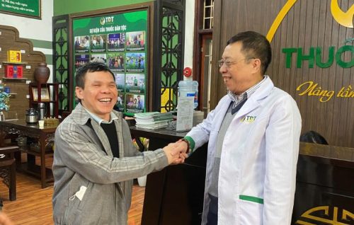 Bệnh nhân quý bác sĩ Lê Hữu Tuấn từ trên mạng xã hội đến ngoài đời thực