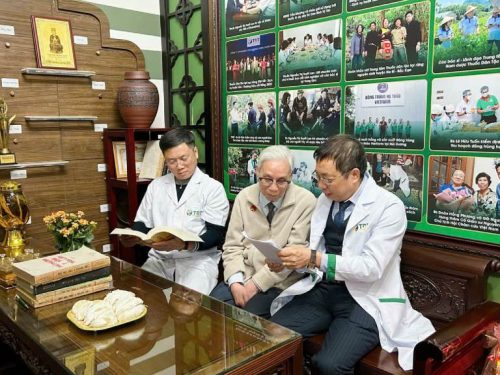 Trung tâm Thuốc dân tộc quy tụ đội ngũ bác sĩ đầu ngành