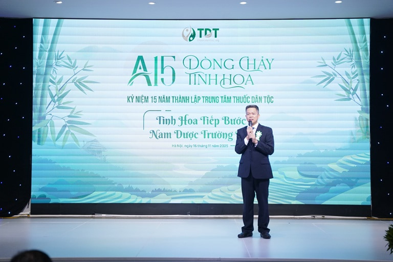 TGĐ Trung tâm - Ông Nguyễn Quang Hưng phát biểu, nhìn lại chặng đường 15 năm phát triển của Trung tâm TGĐ Trung tâm - Ông Nguyễn Quang Hưng phát biểu, nhìn lại chặng đường 15 năm phát triển của Trung tâm