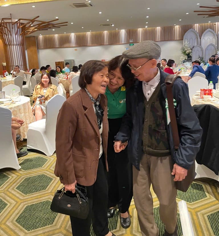 Khoảnh khắc đầy tình cảm của bác sĩ Lan và bệnh nhân tại sự kiện